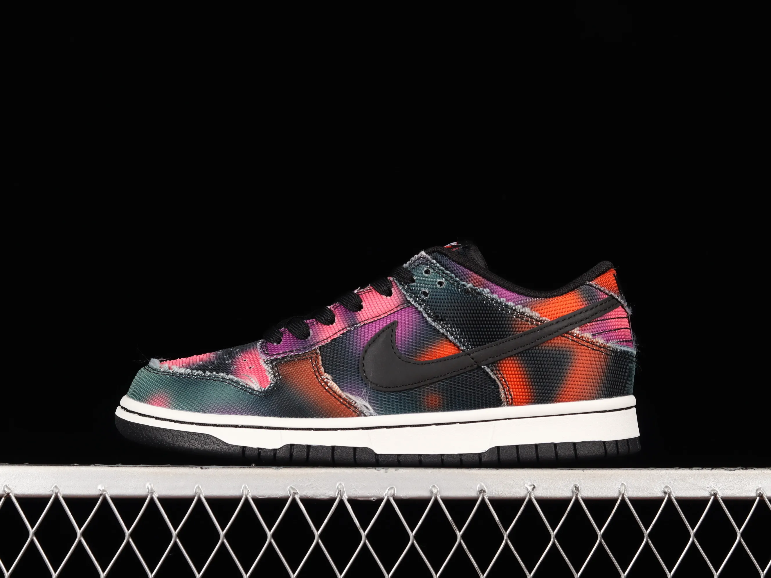 All Categories Nk SB Dunk Series Nk SB Dunk Low Low-top sneakers Pure original version Nk Dunk Low "Graffiti" Street graffiti Black and purple tie-dye SB low-top sports and leisure sneakers DM0108-002